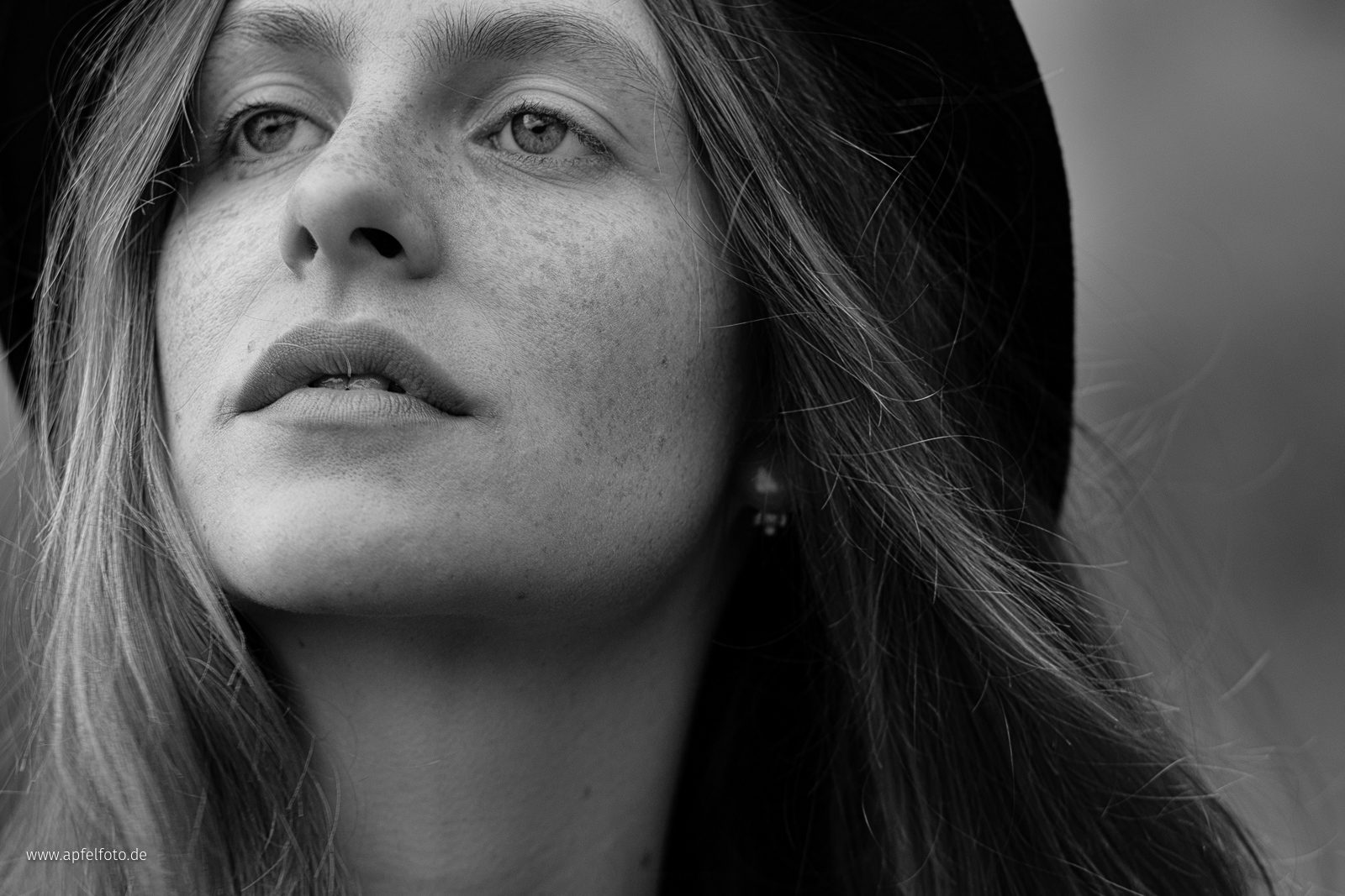 Portrait "Dafna with head"