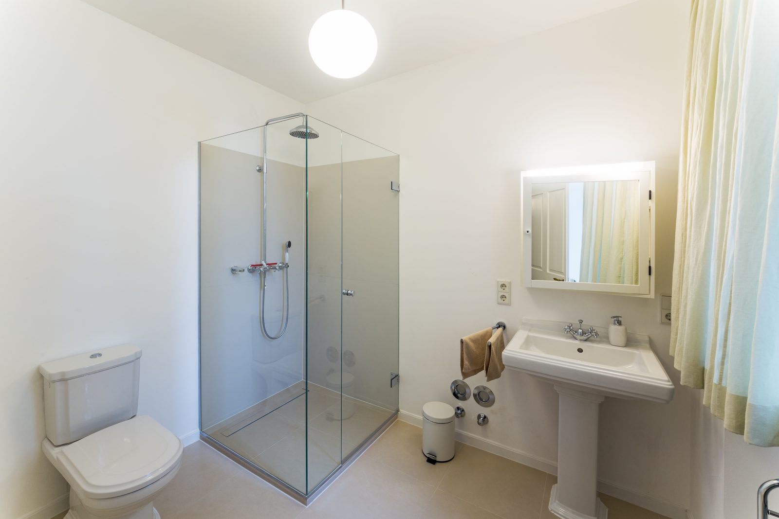 Interior Badezimmer mit Dusche Reverchon